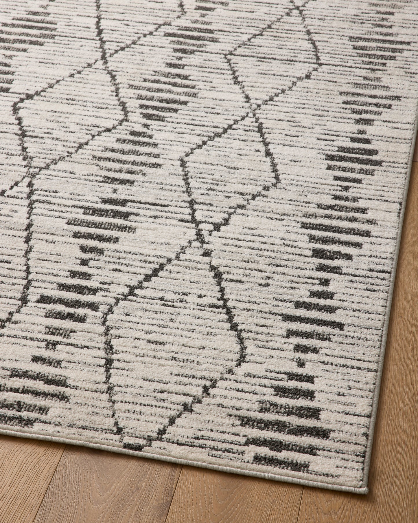 Wren Rug in Charcoal/Dove