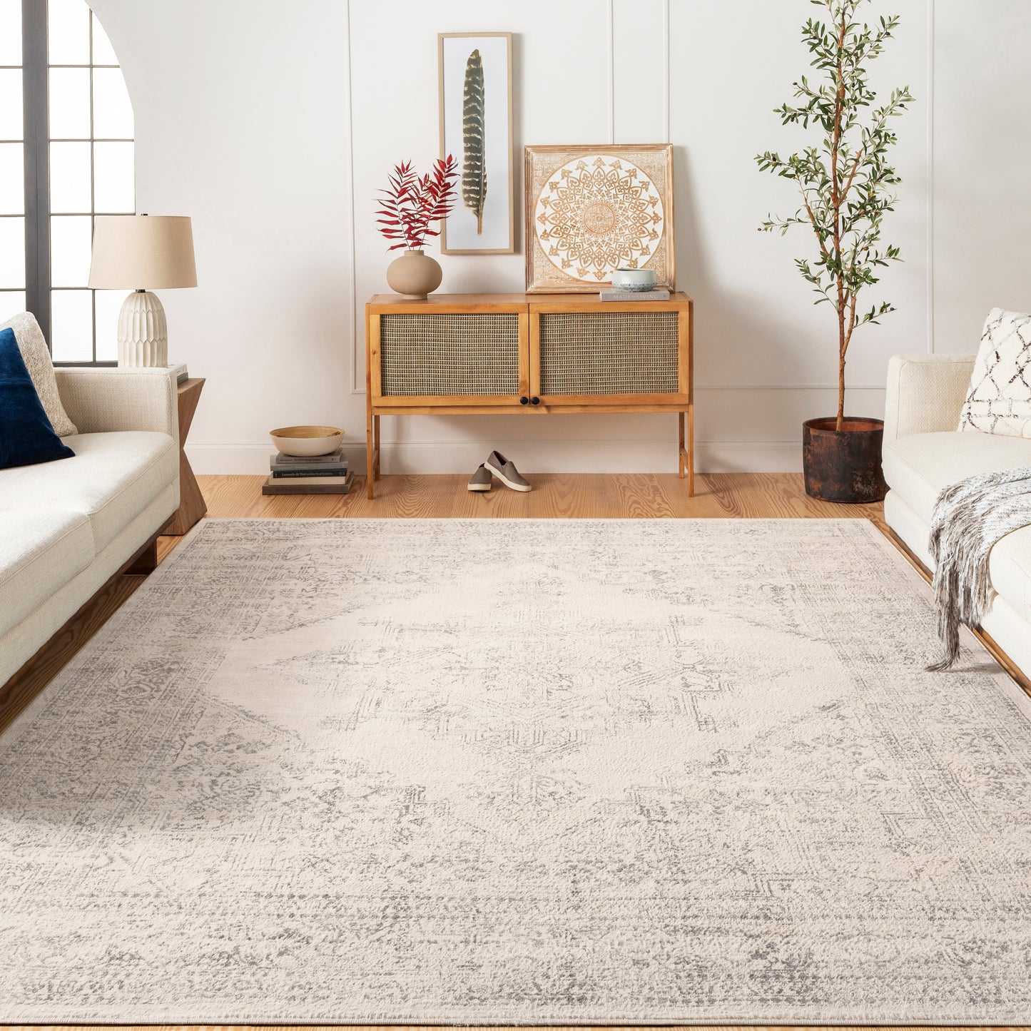 Bloomfield Rug in Medallion/Ivory