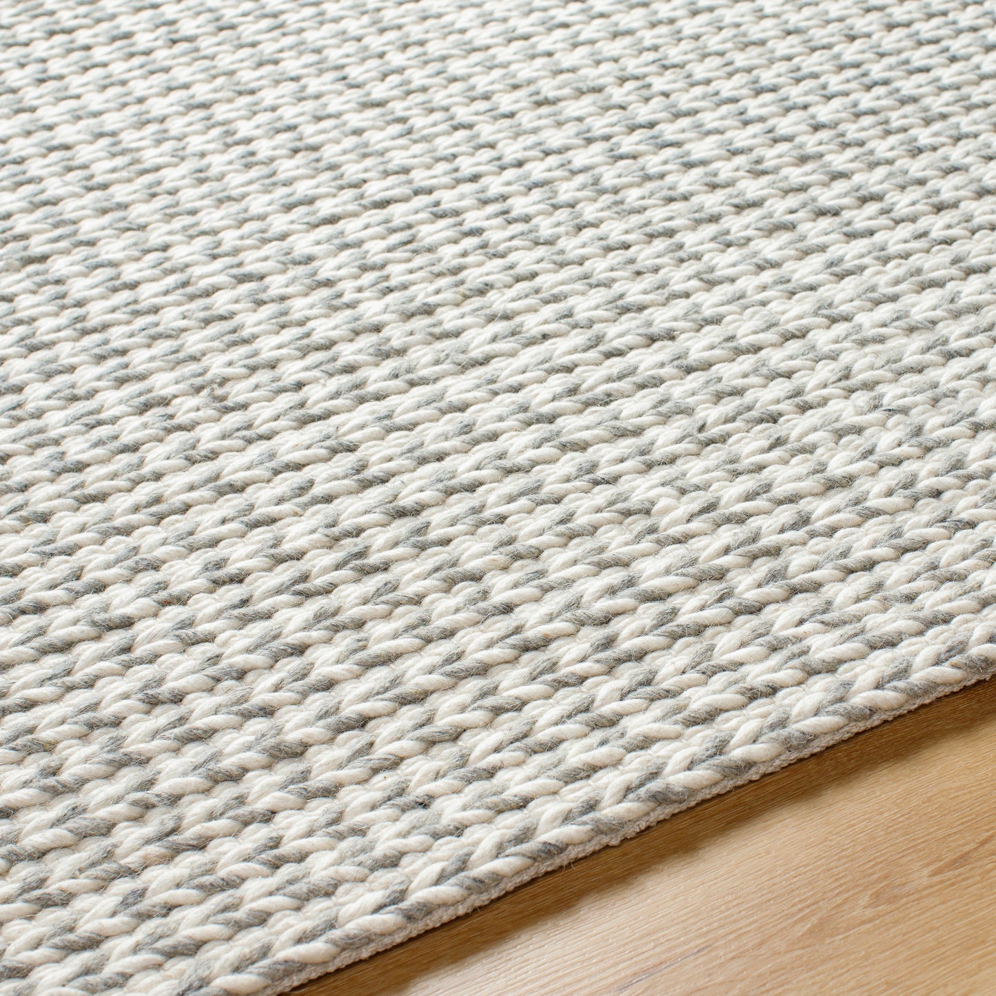 Sundance Rug in Grey/White